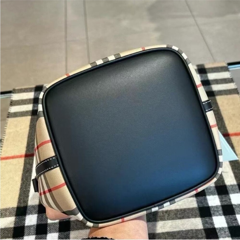 Burberry Checkered Tan and Black Shoulder Bag - Picture 5 of 8